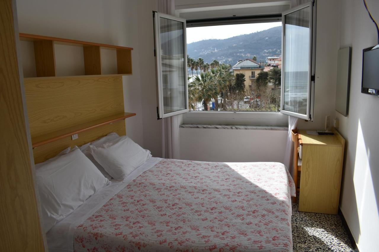 Garden Hotel 3*
